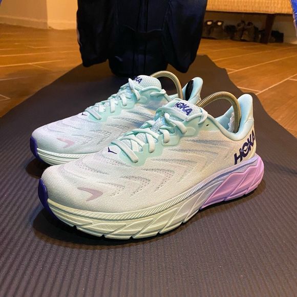 HOKA ONE ONE ARAHI 6 - Women’s Running Shoes - SIZE 8B - Picture 1 of 11
